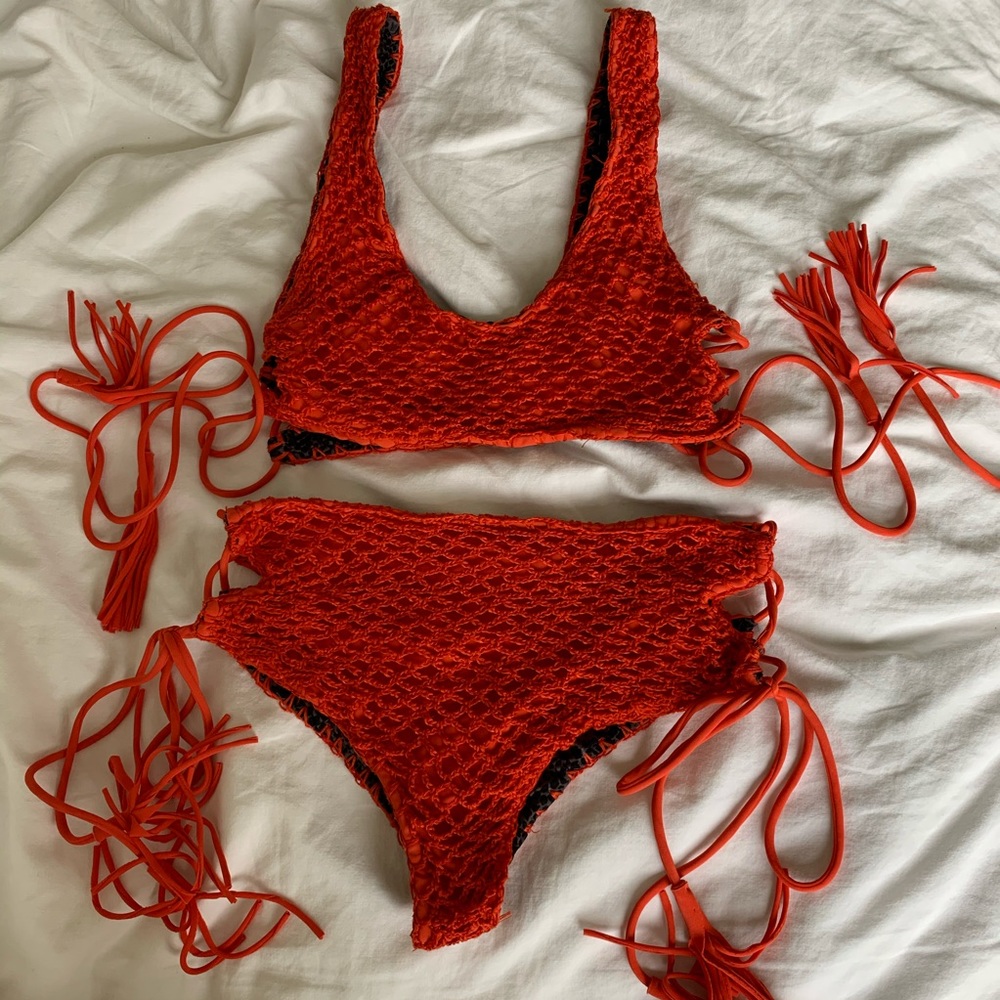 Acacia red crochet set